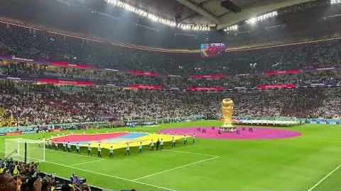 “法兰西体育场：巴黎残奥会圆满落幕，电音狂欢震撼上演”